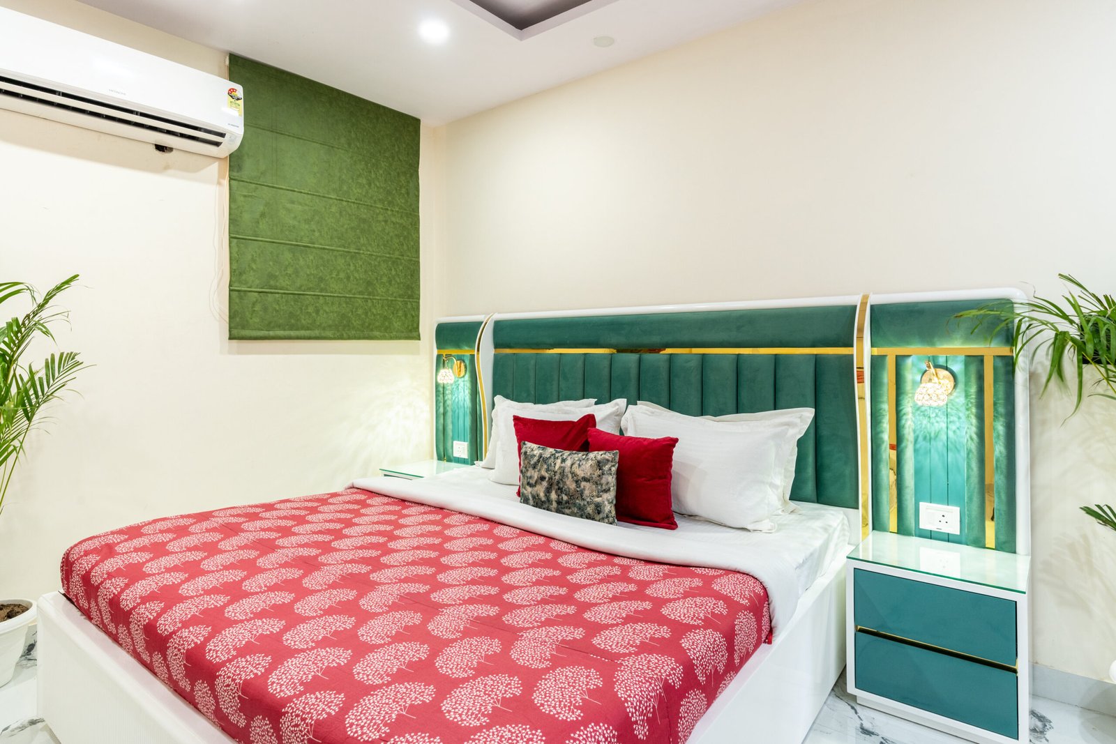 Homlee – Classic 4BHK Flat Central DEL-Lift-Parking